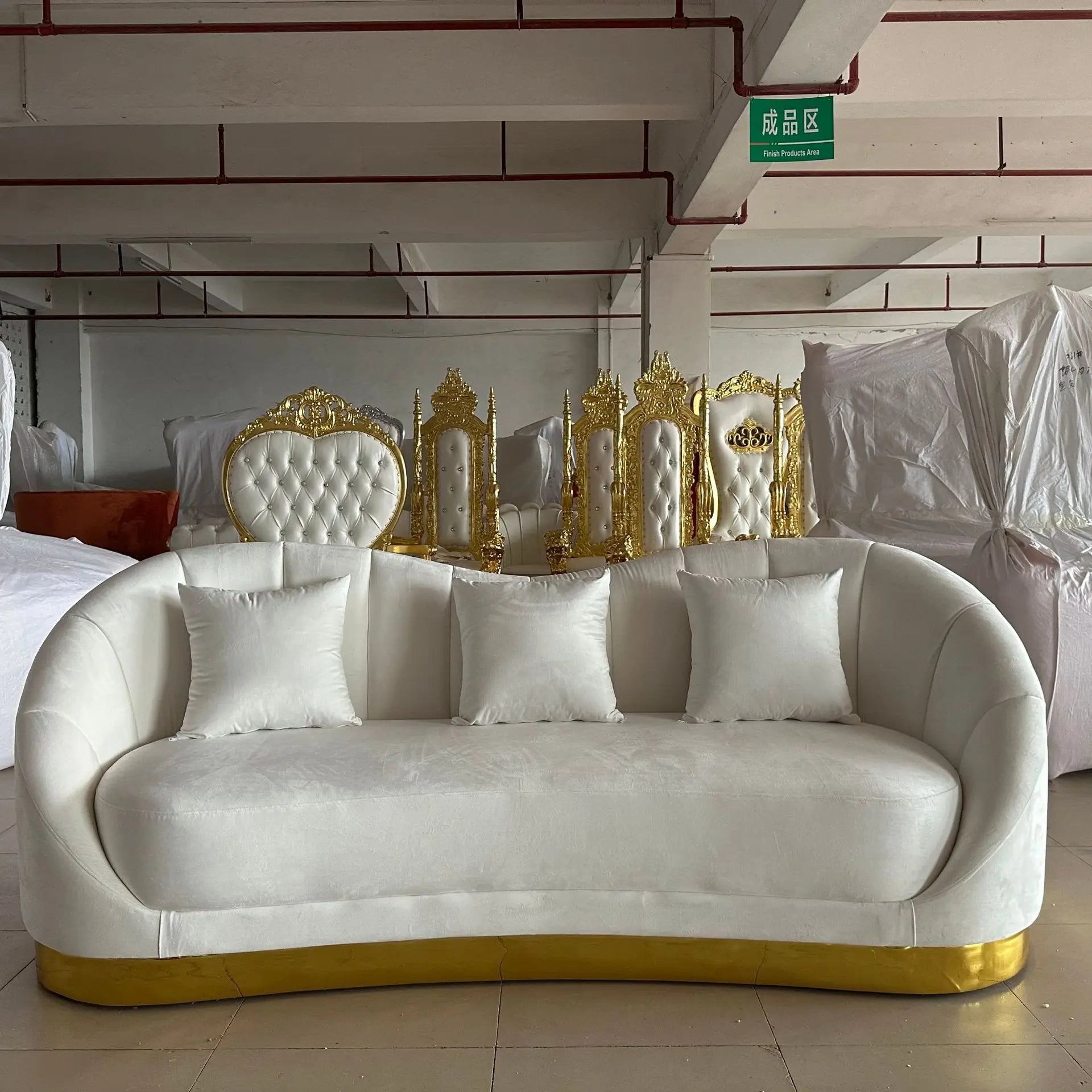 Factory direct sales light luxury velvet curved sofa wedding sofa living room homestay hotel leisure sofa