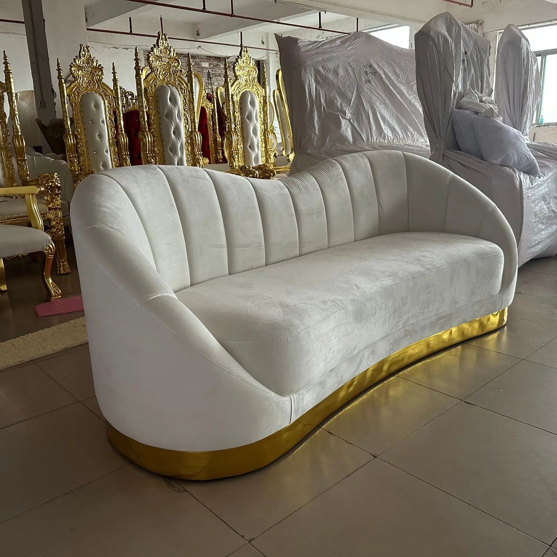 Factory direct sales light luxury velvet curved sofa wedding sofa living room homestay hotel leisure sofa