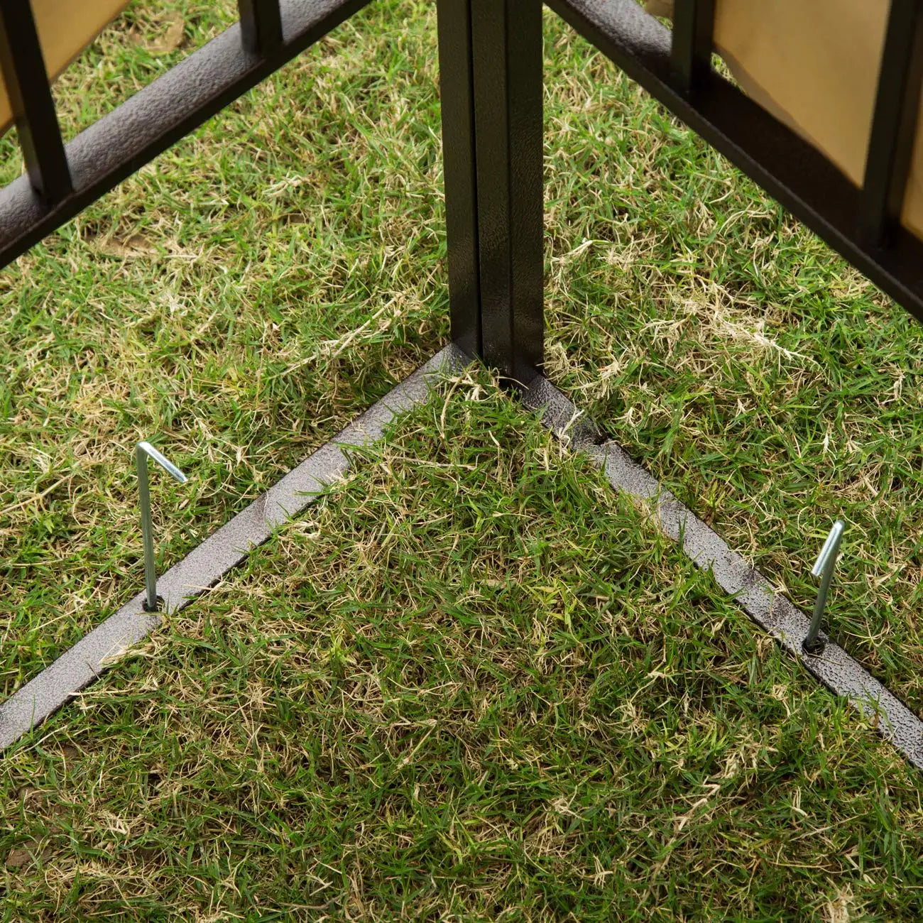 Gazebo de jardin 10' x 10' pour patio et cour arrière, gazebo à double toit ventilé, personnalisable